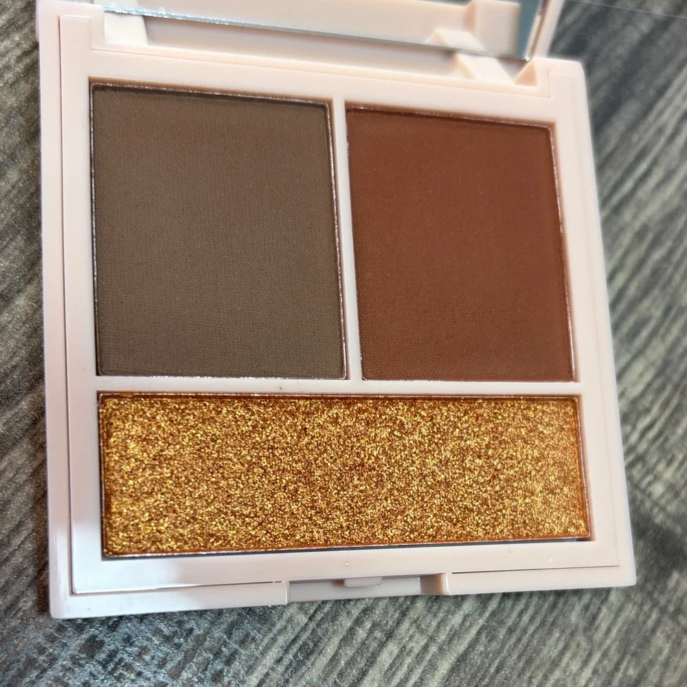 🌻5 for $30🌻 Revolution Deep Shades Contour Powder Compact